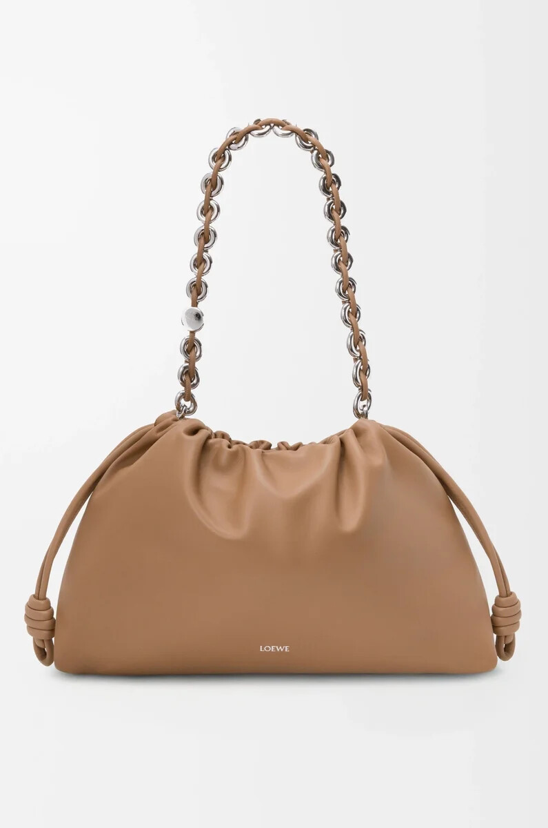 große flamenco-handtasche aus weichem nappa-lammleder in mokka