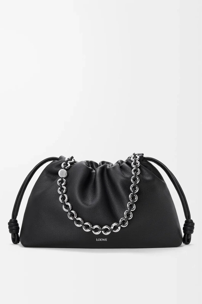 große flamenco-handtasche aus fein genarbtem kalbsleder schwarz