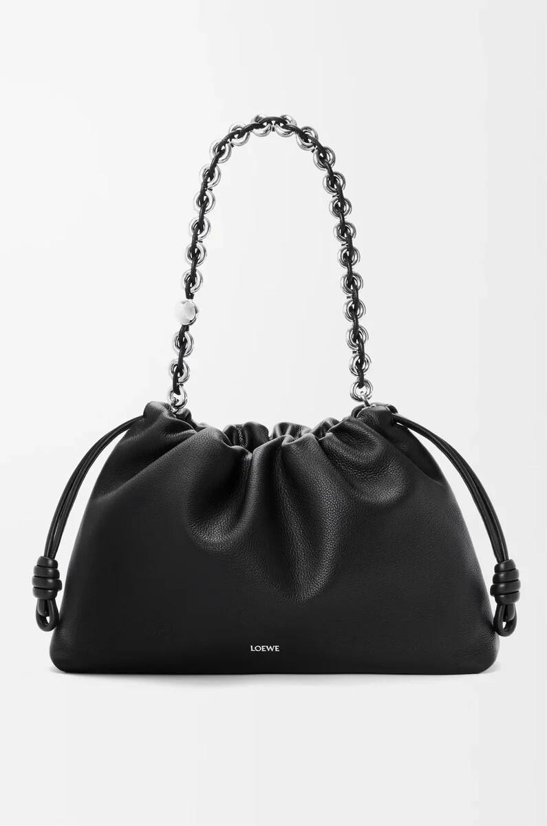 große flamenco-handtasche aus fein genarbtem kalbsleder schwarz