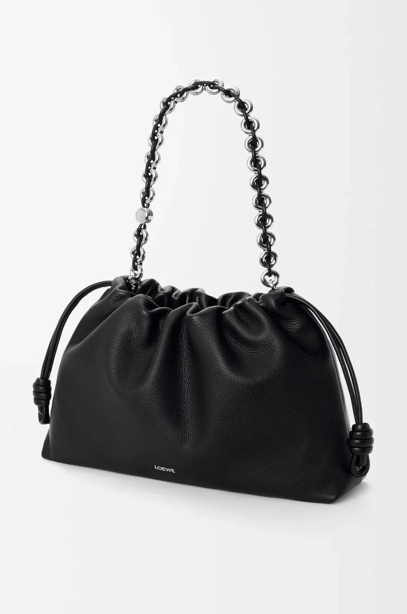 große flamenco-handtasche aus fein genarbtem kalbsleder schwarz