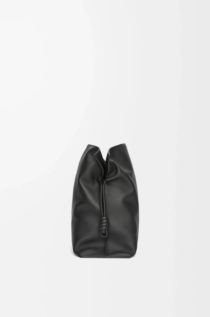 xl flamenco clutch aus schwarzem nappa-kalbsleder