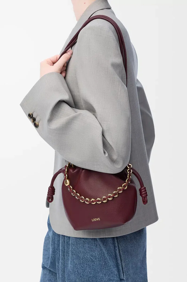 mini flamenco handtasche aus weichem nappa-lammleder in dunkelburgunderrot