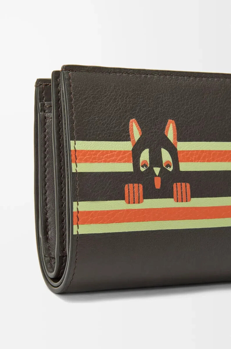 kompaktes portemonnaie „futurist cat aus klassischem kalbsleder in dunkeltaupeorange.