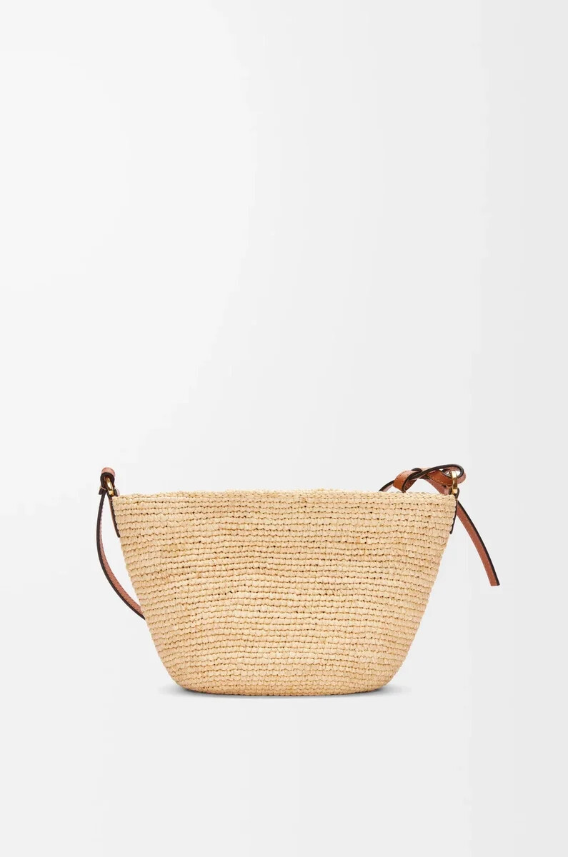 schlitz-pochette aus bast und kalbsleder naturhellbraun