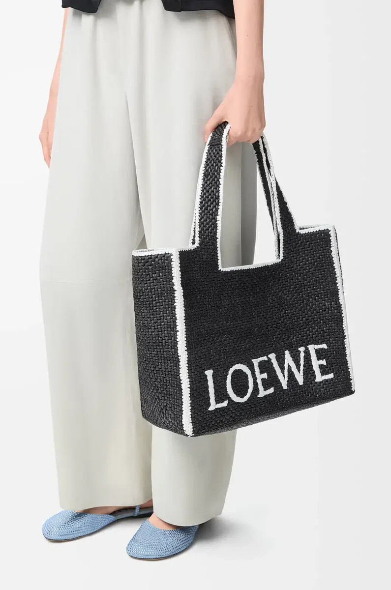 große loewe font tote aus bast schwarz