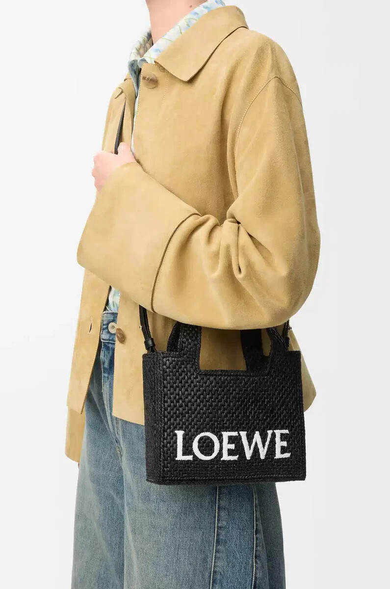 mini loewe font tote aus bast schwarz