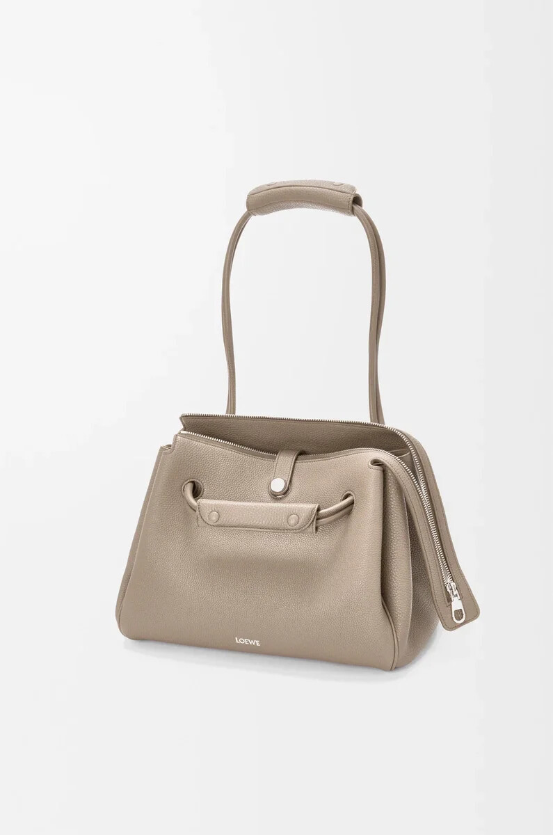 mittelgroße madrid-tasche aus geschmeidigem genarbtem kalbsleder farbe clay