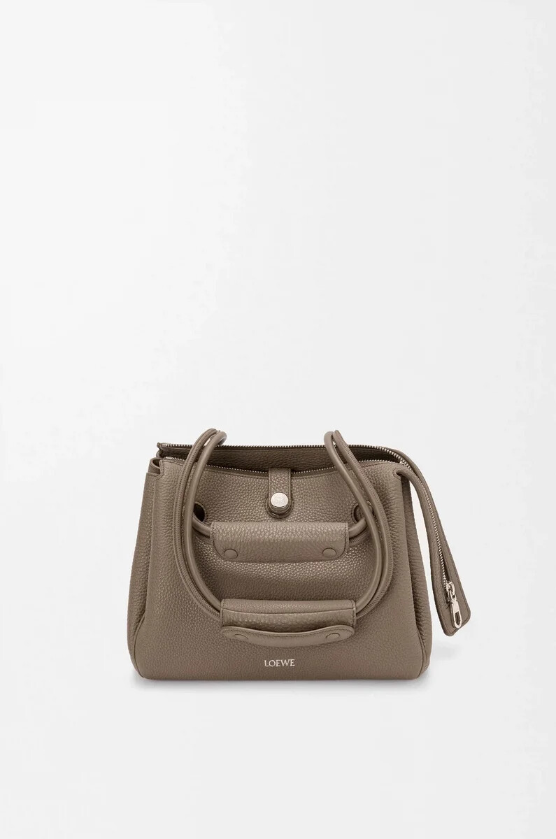 kleine madrid-tasche aus geschmeidigem genarbtem kalbsleder in taupe
