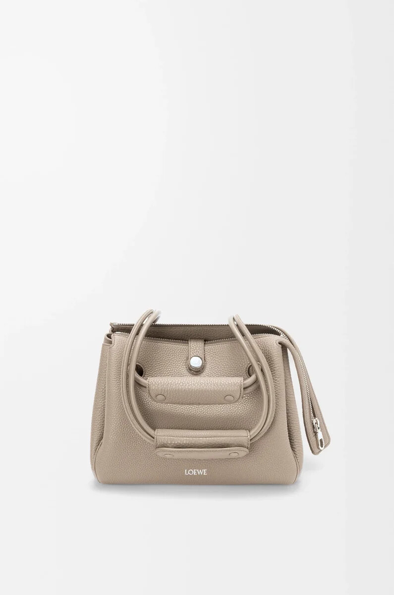 kleine madrid-tasche aus geschmeidigem genarbtem kalbsleder farbe clay