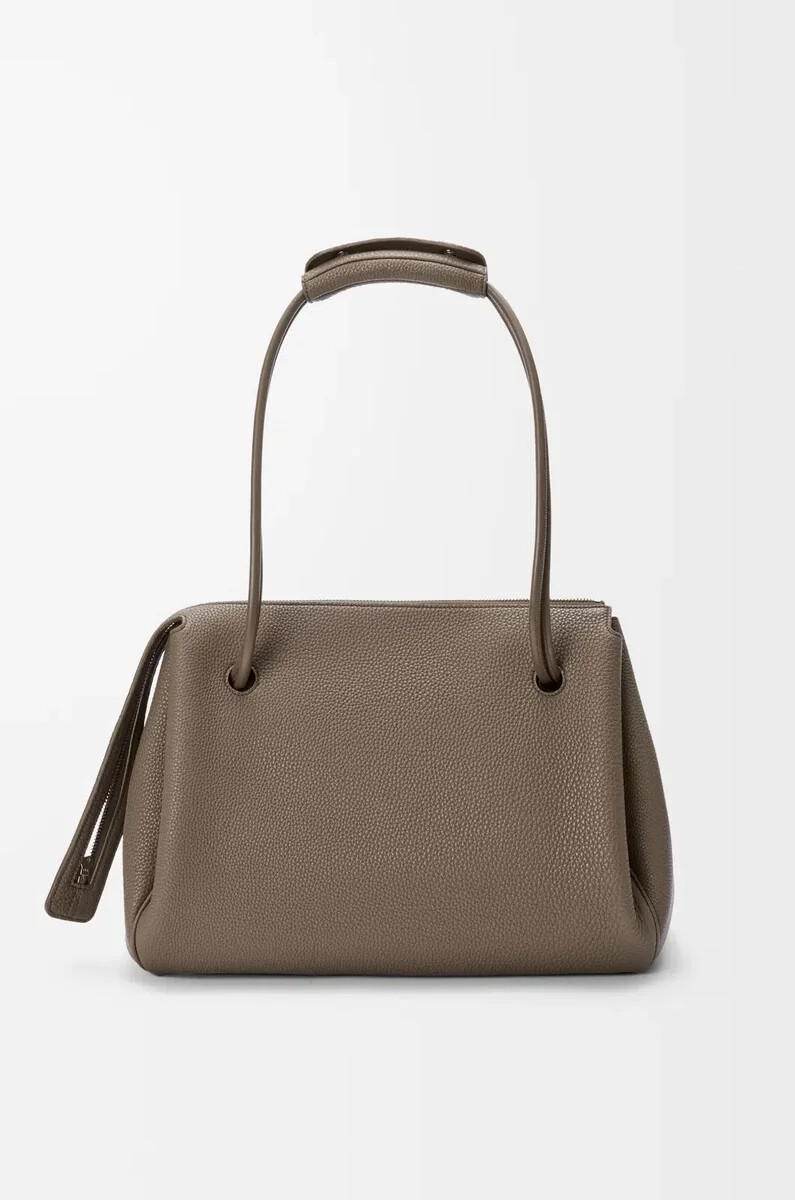 große madrid-tasche aus geschmeidigem genarbtem kalbsleder in taupe