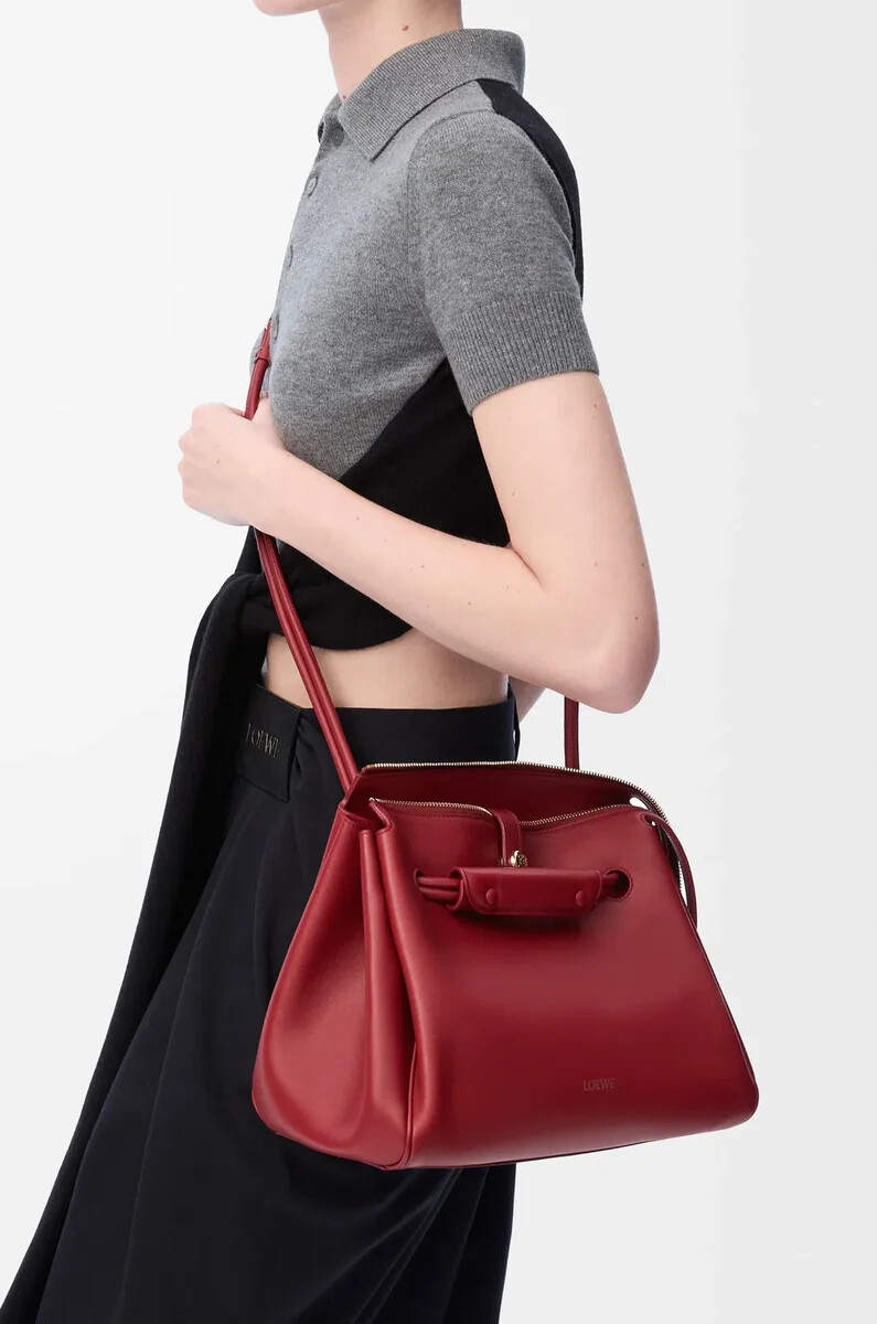 mittelgroße madrid-tasche aus geschmeidigem kalbsleder in der farbe burnt red