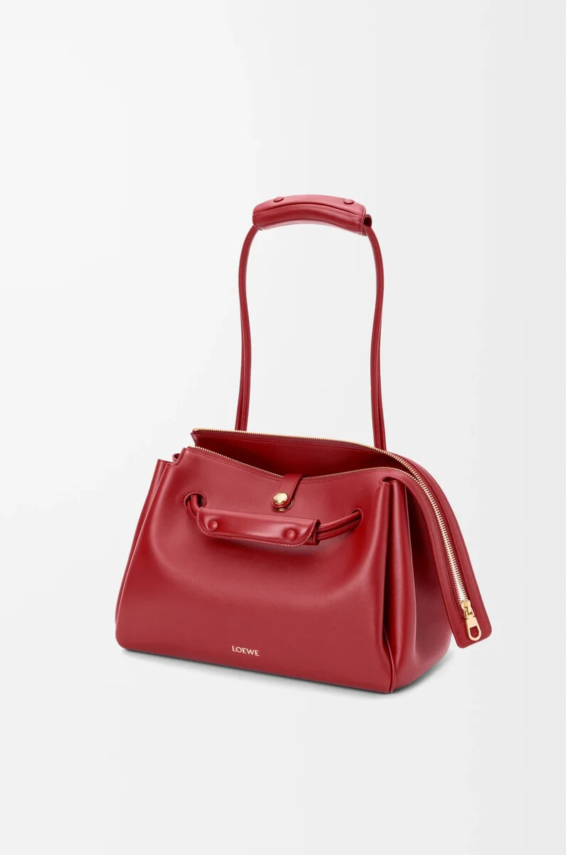 mittelgroße madrid-tasche aus geschmeidigem kalbsleder in der farbe burnt red