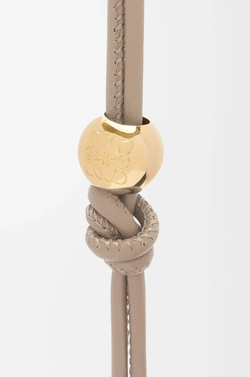 personalisierungsarmband aus klassischem kalbsleder in sandgold