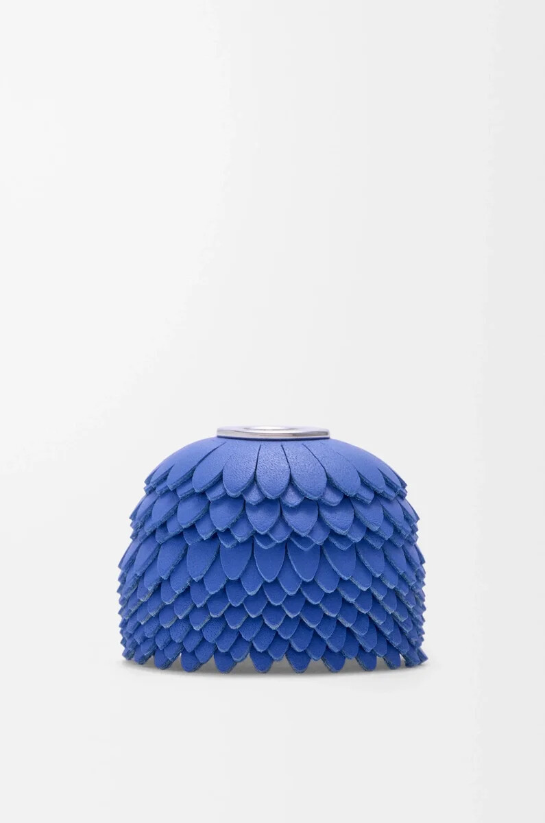 blumenanhänger aus kalbsleder meeresblau