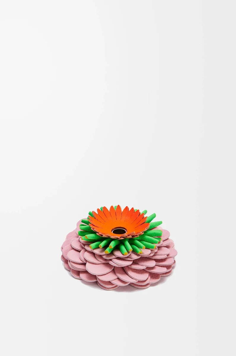 blumenmuster aus klassischem kalbsleder hellbonbonfarben