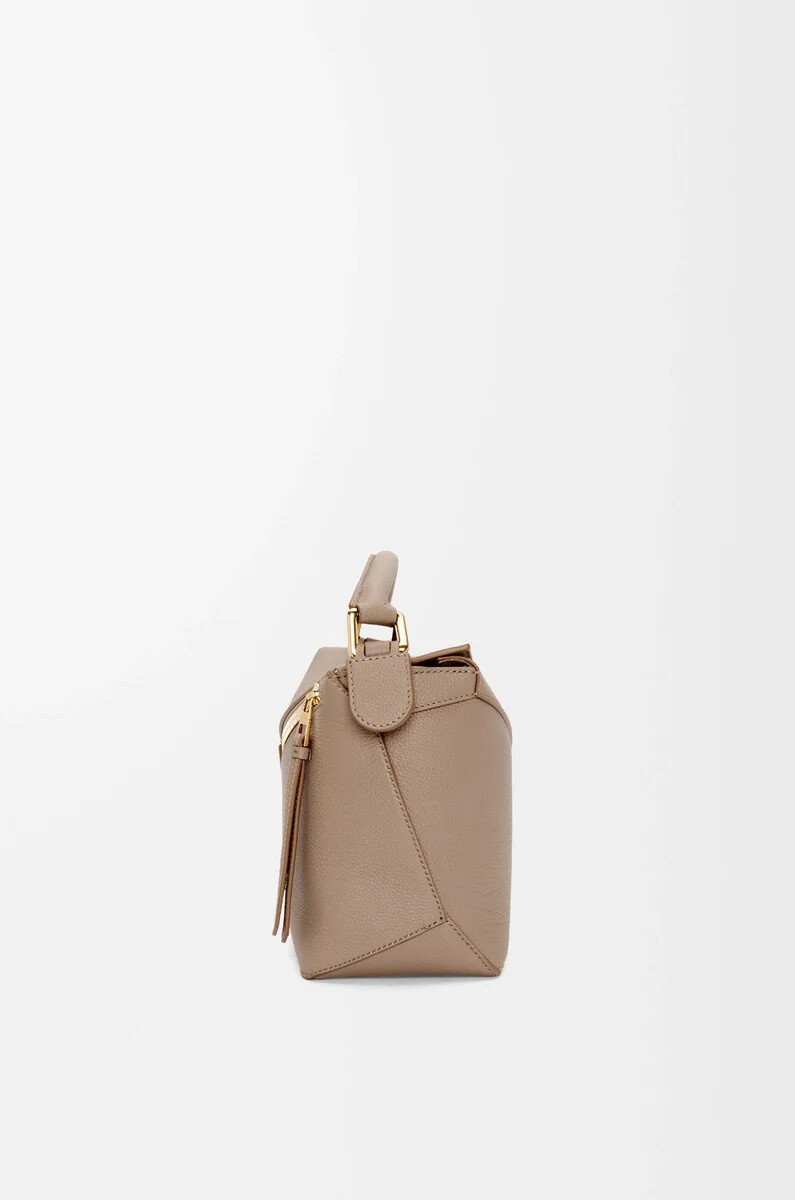 kleine puzzle edge tasche aus weichem genarbtem kalbsleder farbe sand