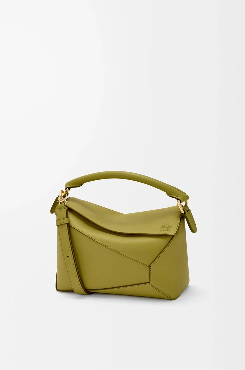 kleine puzzle edge tasche aus klassischem kalbsleder in hellmoos