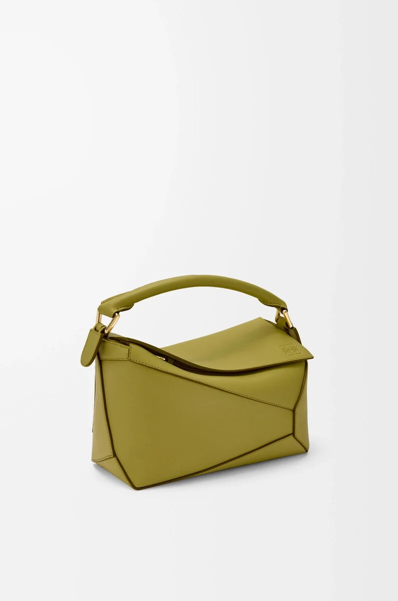 kleine puzzle edge tasche aus klassischem kalbsleder in hellmoos