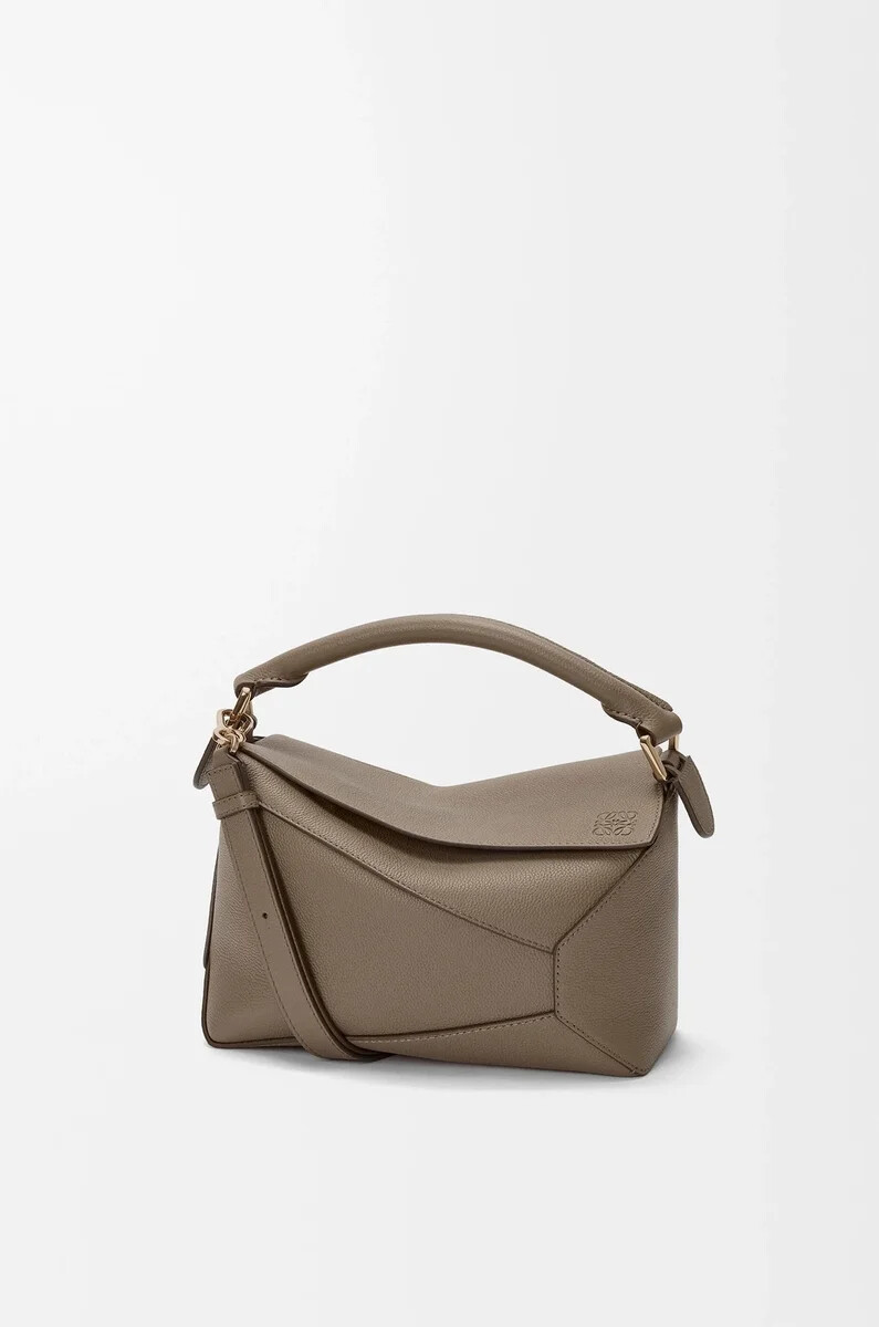 kleine puzzle edge tasche aus weichem genarbtem kalbsleder in taupe