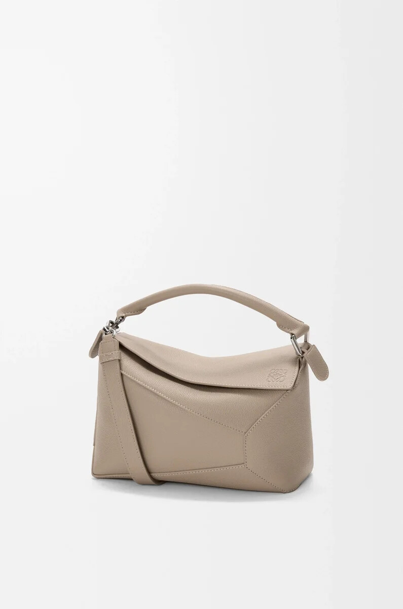 kleine puzzle edge tasche aus weichem genarbtem kalbsleder farbe clay