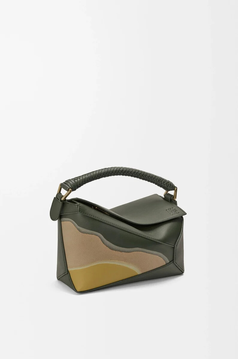 kleine puzzle edge landscape tasche aus nappa-kalbsleder flaschengrünocker