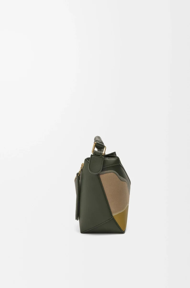 kleine puzzle edge landscape tasche aus nappa-kalbsleder flaschengrünocker