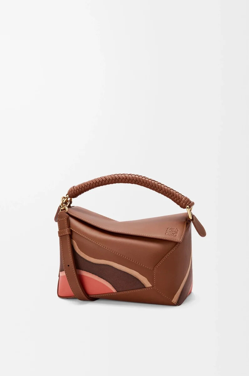 kleine puzzle edge landscape tasche aus nappa-kalbsleder in pekannusspapageienrosa