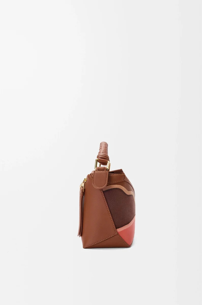 kleine puzzle edge landscape tasche aus nappa-kalbsleder in pekannusspapageienrosa
