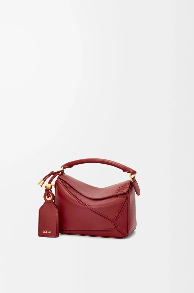mini featherlight puzzle tasche aus nappa-lammleder in der farbe burnt red