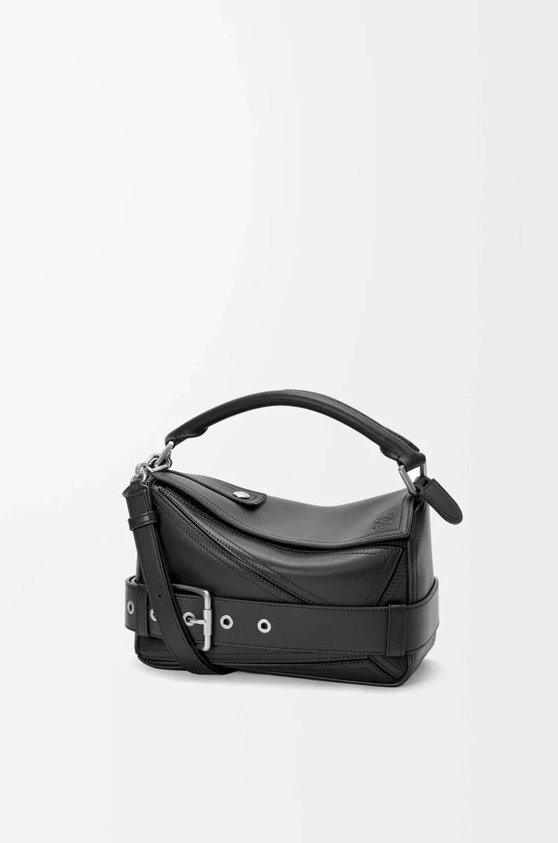 kleine puzzle bikertasche aus glänzendem kalbsleder schwarz