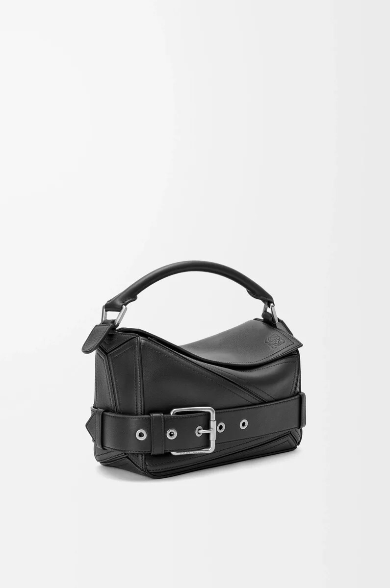 kleine puzzle bikertasche aus glänzendem kalbsleder schwarz