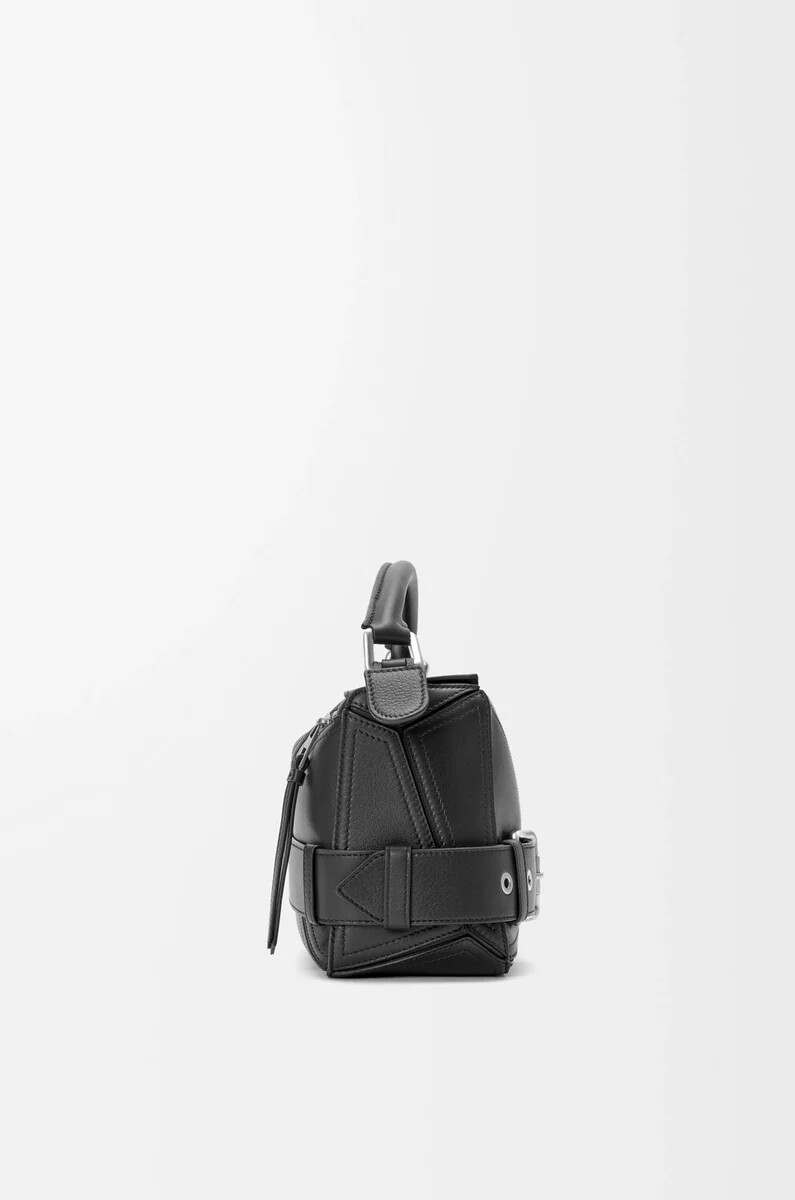 kleine puzzle bikertasche aus glänzendem kalbsleder schwarz