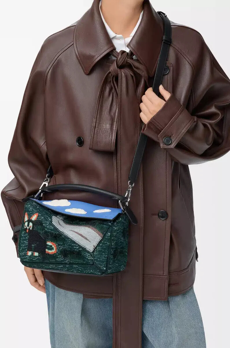 futuristische katzen-puzzle-tasche klein aus besticktem strick und klassischem kalbsleder mehrfarbig grün