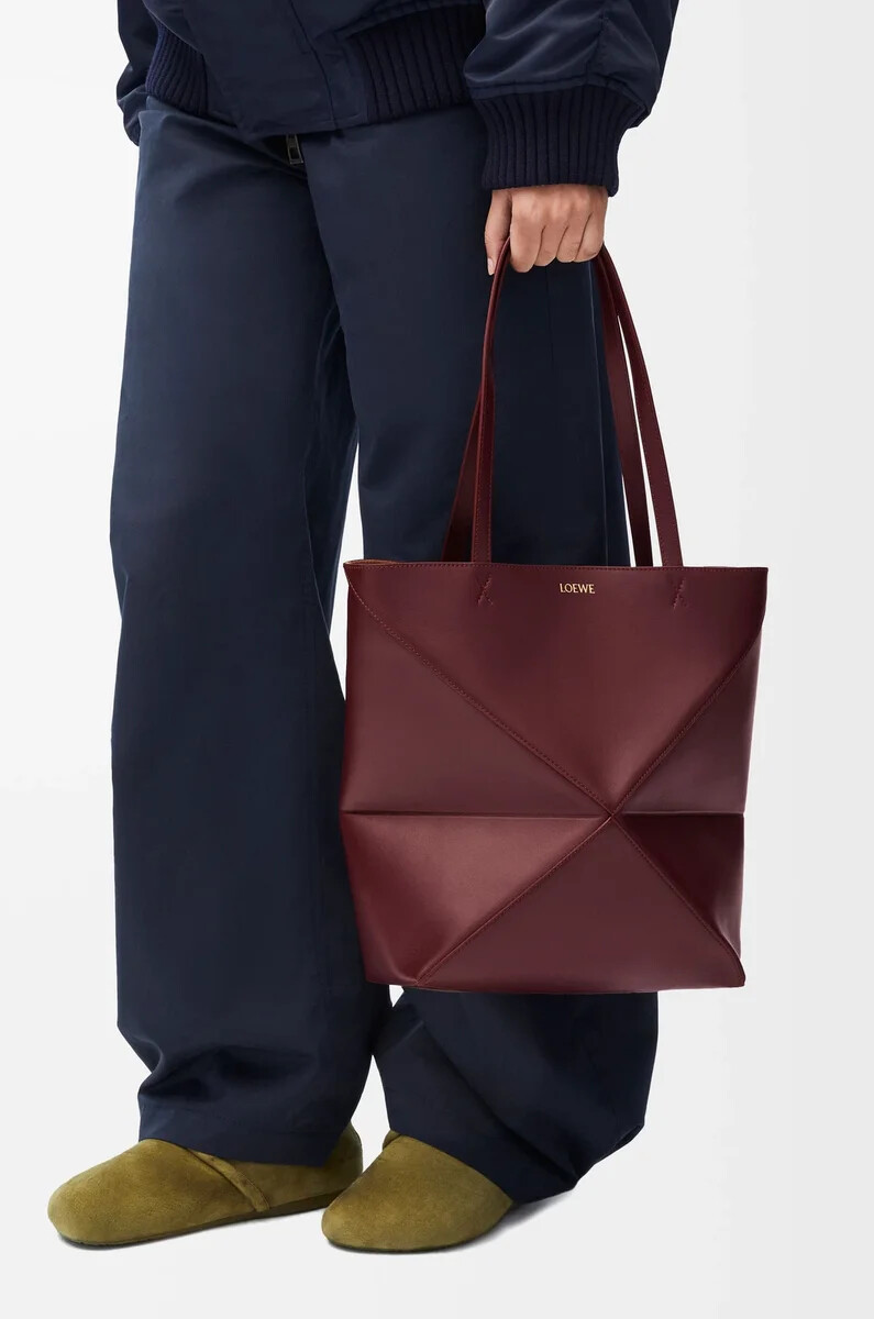 mittelgroße puzzle fold tote aus glänzendem kalbsleder in dunkelburgunderrot