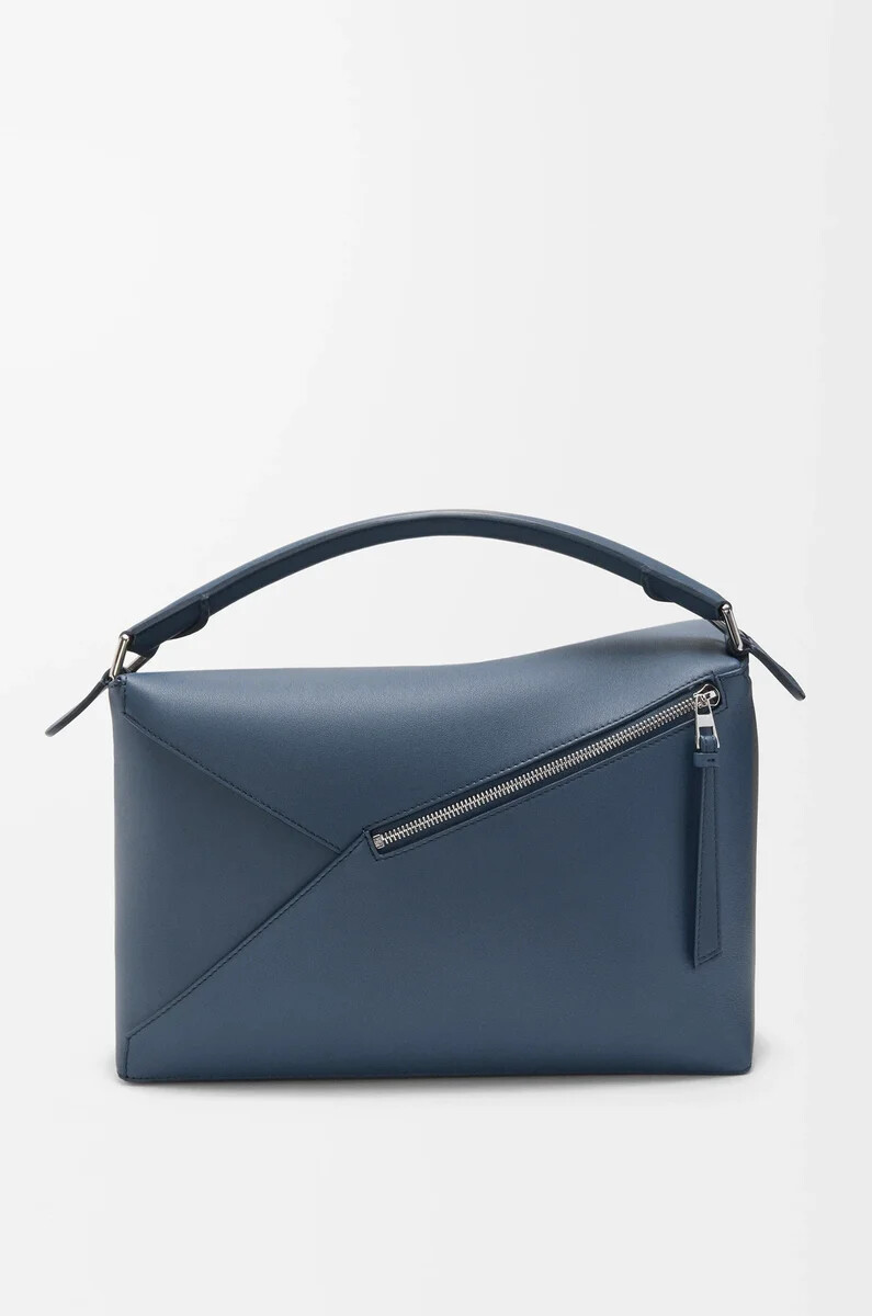 große puzzle edge tasche aus klassischem kalbsleder in indigo-farbe