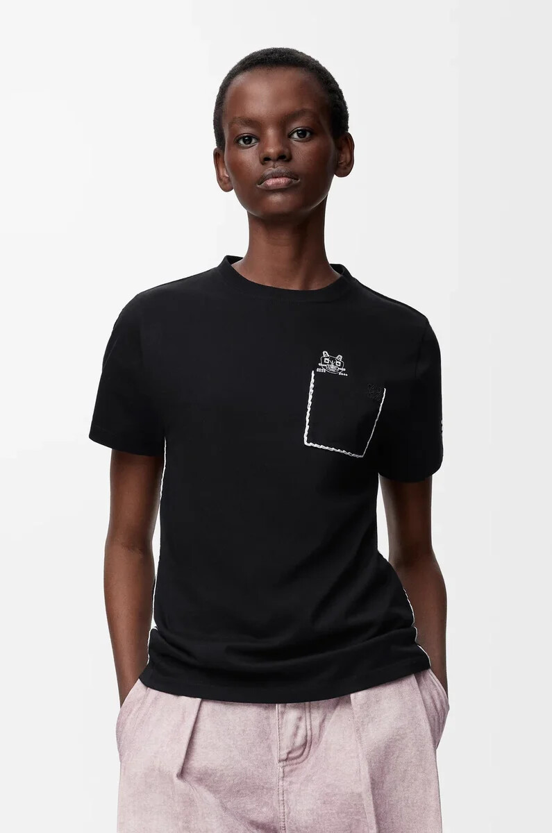 schwarzes t-shirt aus baumwolle in regulärer passform