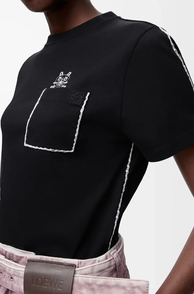schwarzes t-shirt aus baumwolle in regulärer passform