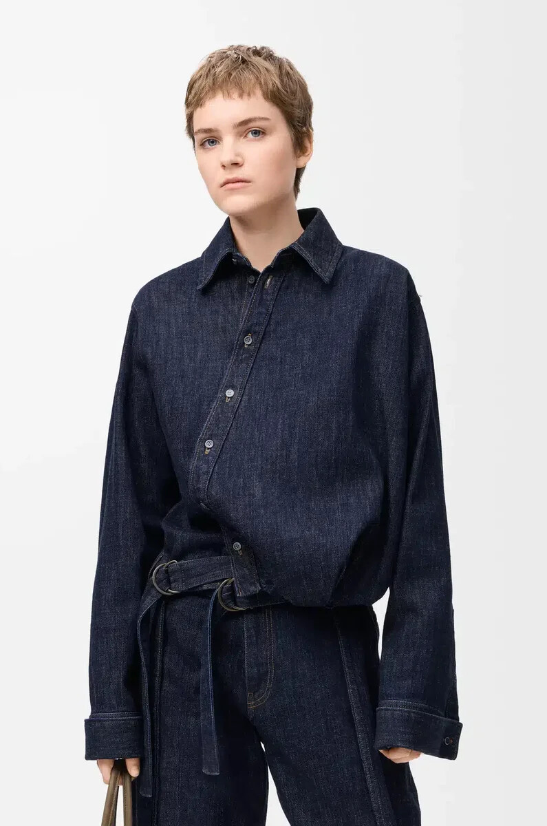 drapiertes hemd aus denim in indigoblau