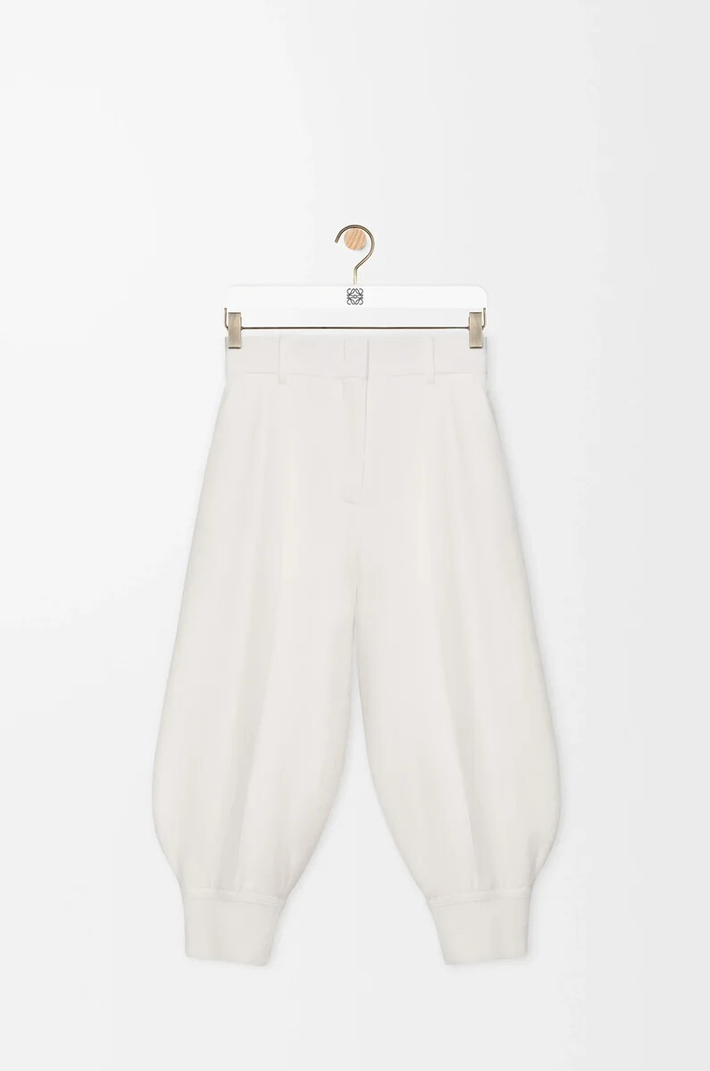 weiße shorts aus stretch-viskose-mischgewebe