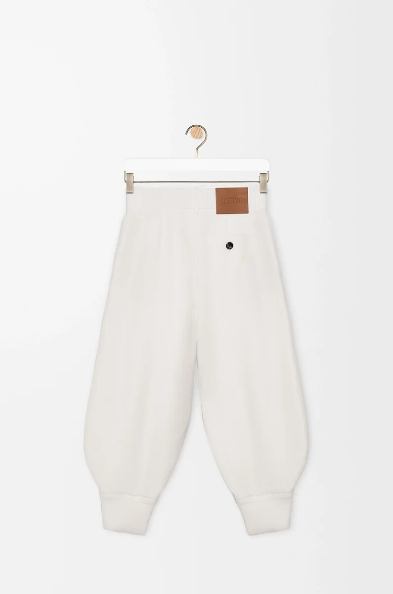 weiße shorts aus stretch-viskose-mischgewebe
