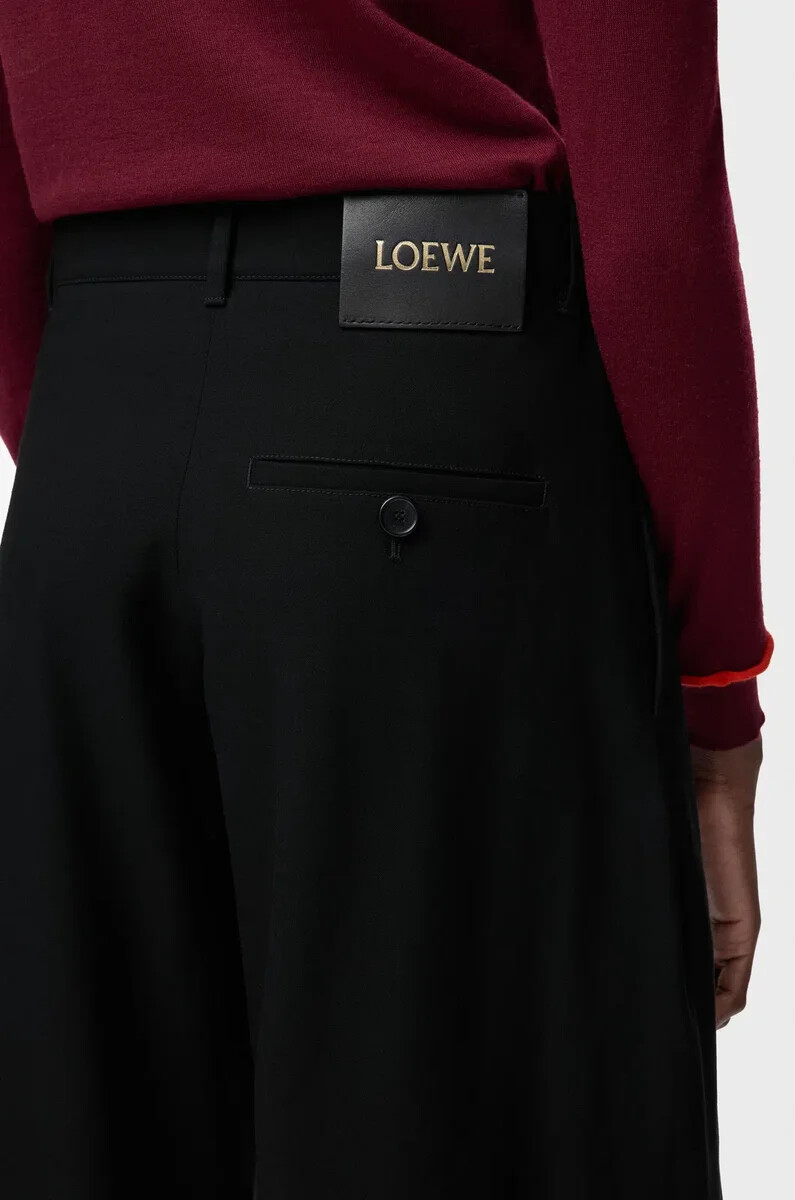 schwarze wollhose mit gürtel