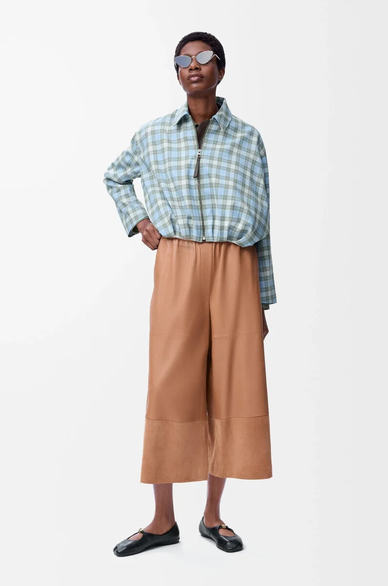 cropped pants aus nappa-lammleder und wildleder-ziegenleder toffee