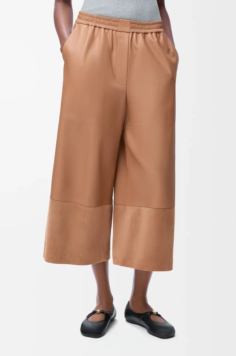 cropped pants aus nappa-lammleder und wildleder-ziegenleder toffee