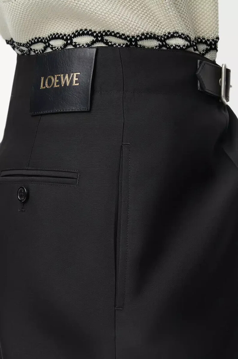 schwarze hose aus wolle und seide mit gürtel
