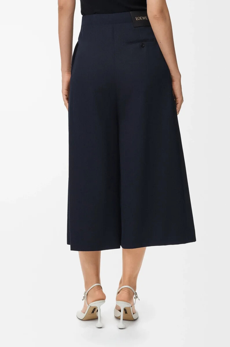 kurze taillierte wollhose in marineblau