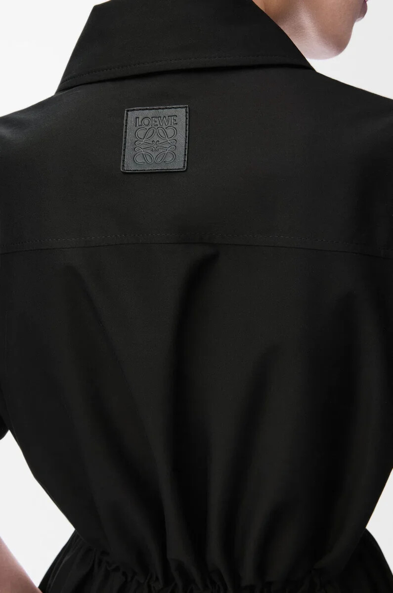 kurzärmeliges kleid aus baumwolle und seide schwarz