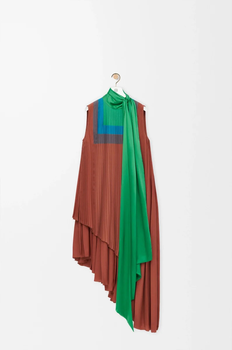 kleid aus technischem crêpe in karamellhellgrün
