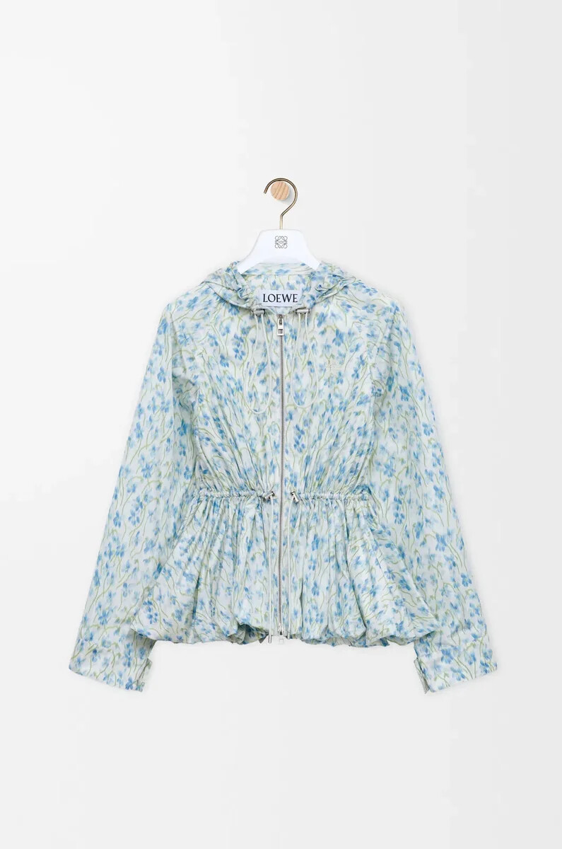 kapuzenjacke aus seidentaft weißblau