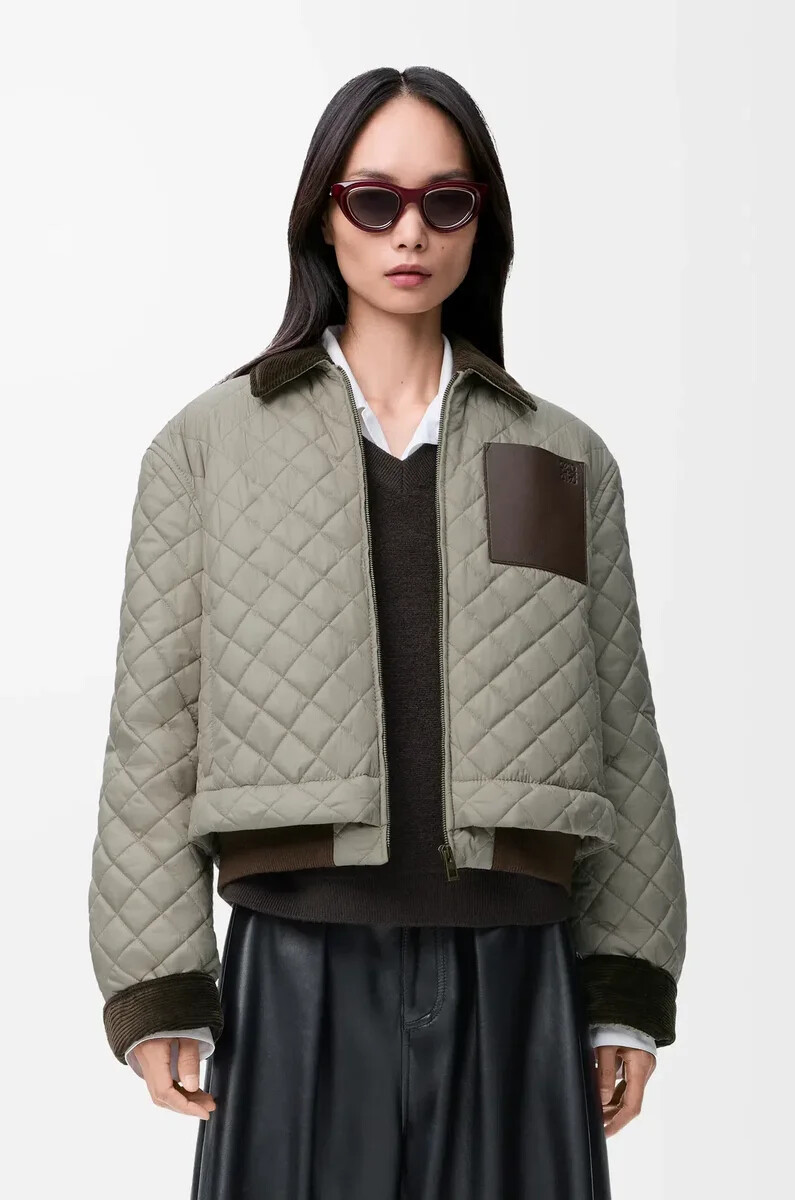 kurze jacke aus funktionsmaterial mittelgrau