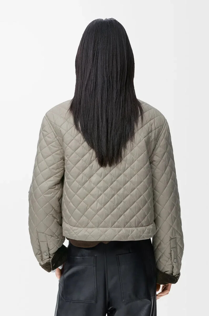 kurze jacke aus funktionsmaterial mittelgrau